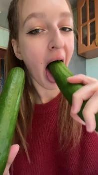 Omegle Sex Girl Masturbate Pussy Vibrator before Bedtime