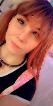 Stickam girl Puts Cucumber Up Her Ass