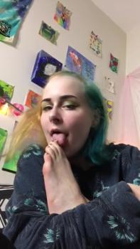 Omegle sex schoolgirl having fun with big dildo