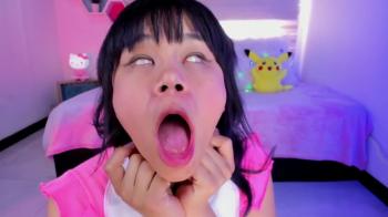 PLAYING WITH MY VIBRATOR on Stickam chat