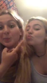 Flexi Omegle Babe Melena Loves