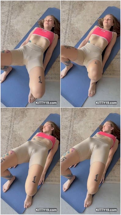 Baby_riley sex model with cameltoe pussy lips and wet panties. Her incredible young body waiting your cum! Download it.