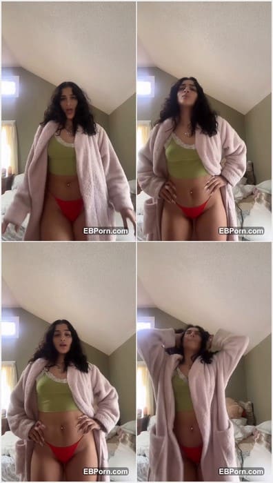 Julianaxxcam leaked video with full naked her body and pussy. Amazing brunette girl with natural boobs. It's rare skill, guys.