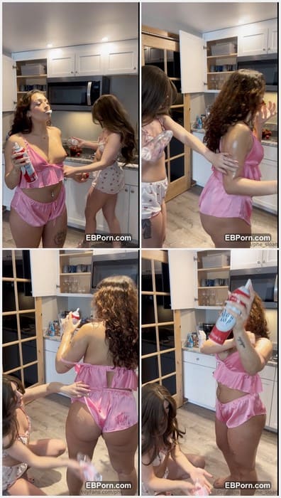 Sexy Julianaxxcam porn girl with naked tits. Her titty nipples so hot! Download it rare video now and enjoy.