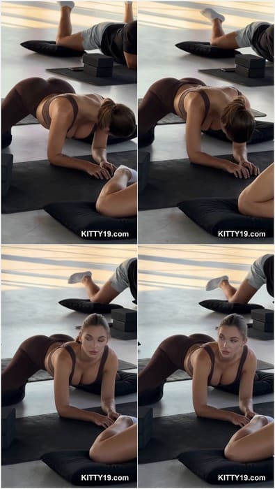 Negors hot brunette model show her ass and boobs for fans and you. Download it leak private instagram video and fuck her asshole!