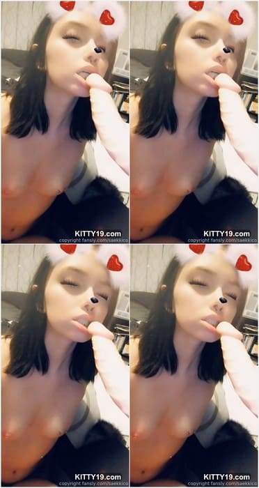 Beauty babe Saekkico tits nude and suck her favorite dildo on leaked video. You can download Saekkico leak for free now.