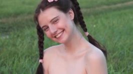 Stickam porn - Masturbating her wet pussy in bed