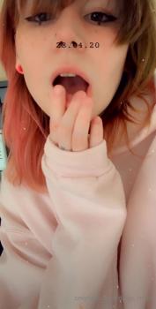 Omegle girl pussy how many fingers can I fit?