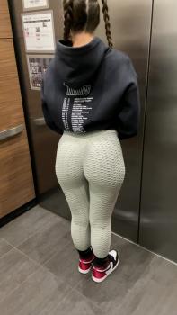 Omegle Nude Tiny Tabby Masturbates with Dildo