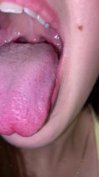 Omegle babe with pretty kitty outfit dancing to 34