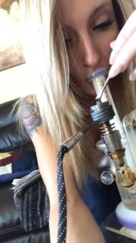 Daphne with Saggy Omegle leaked Tits Blowing and riding dildo