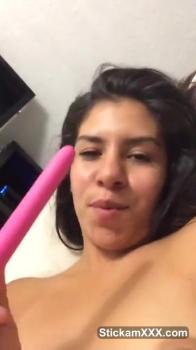 Stickam model likes to have dildos