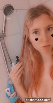 Naked young Stickam girl show