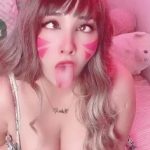 Pussy plays with the clitoris. A red-haired pussy masturbates a small clitoris - Stickam porn