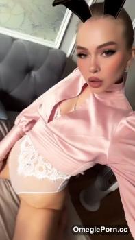 Dropping her boobies in slowmo looks amazing - Omegle girls