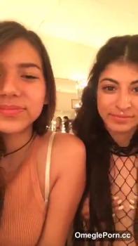 Topless smooth armpits tease - Omegle porn