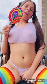 Student spends time masturbating and showing off - Omegle leaked