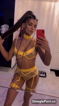 Booty is not shy about lying naked in front of me - Omegle girls