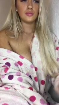 shaking orgasm from her new toy - Omegle porn