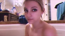 Blonde Sucked in the fitting room - Omegle leaked