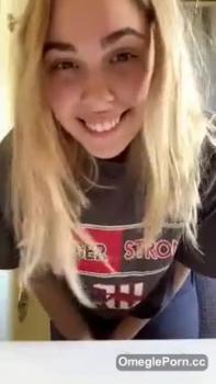 Satisfying my desire in the work office - Stickam girls