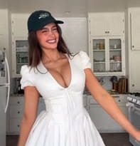 Ella Cervetto topless