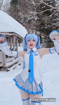 Saya Scarlet instagram