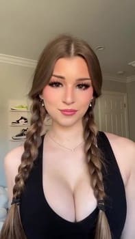 Brooke Monk no makeup