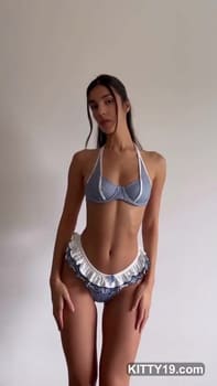 Luna Piombanti shower