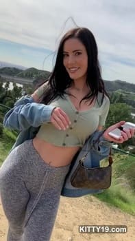 Erin Olash tits