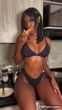 Barbiegomez_latina topless